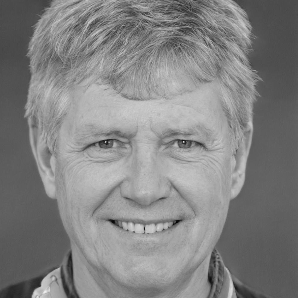 dremolavixa financial education expert and program coordinator