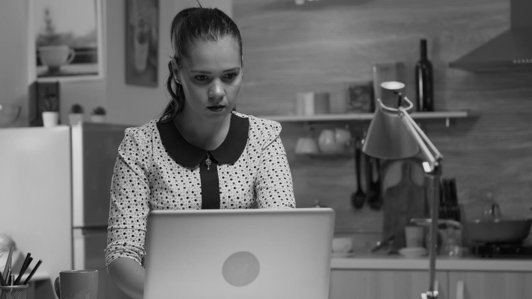 Interactive webinar session with financial planning tools and participant engagement